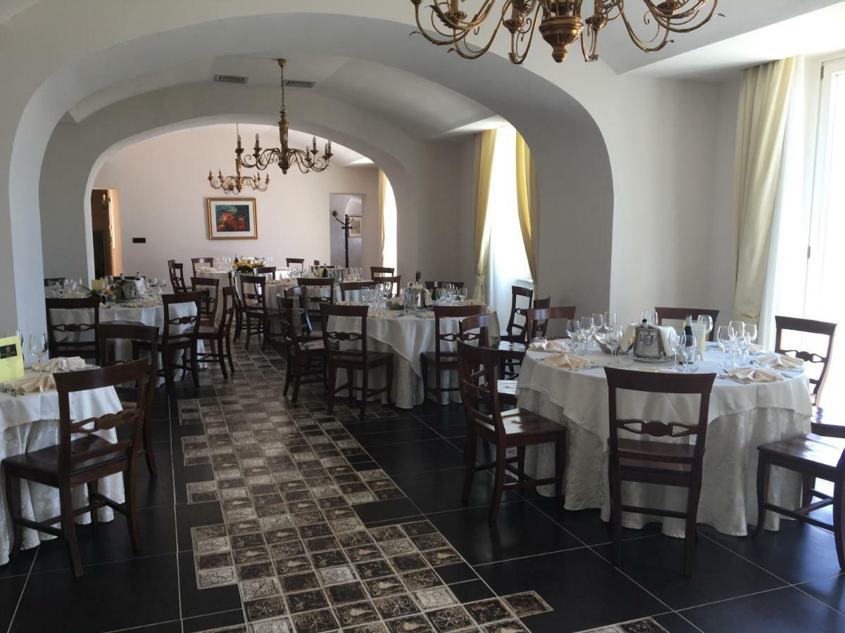 Palazzo Cestari Hotel Montesano sulla Marcellana Exteriör bild