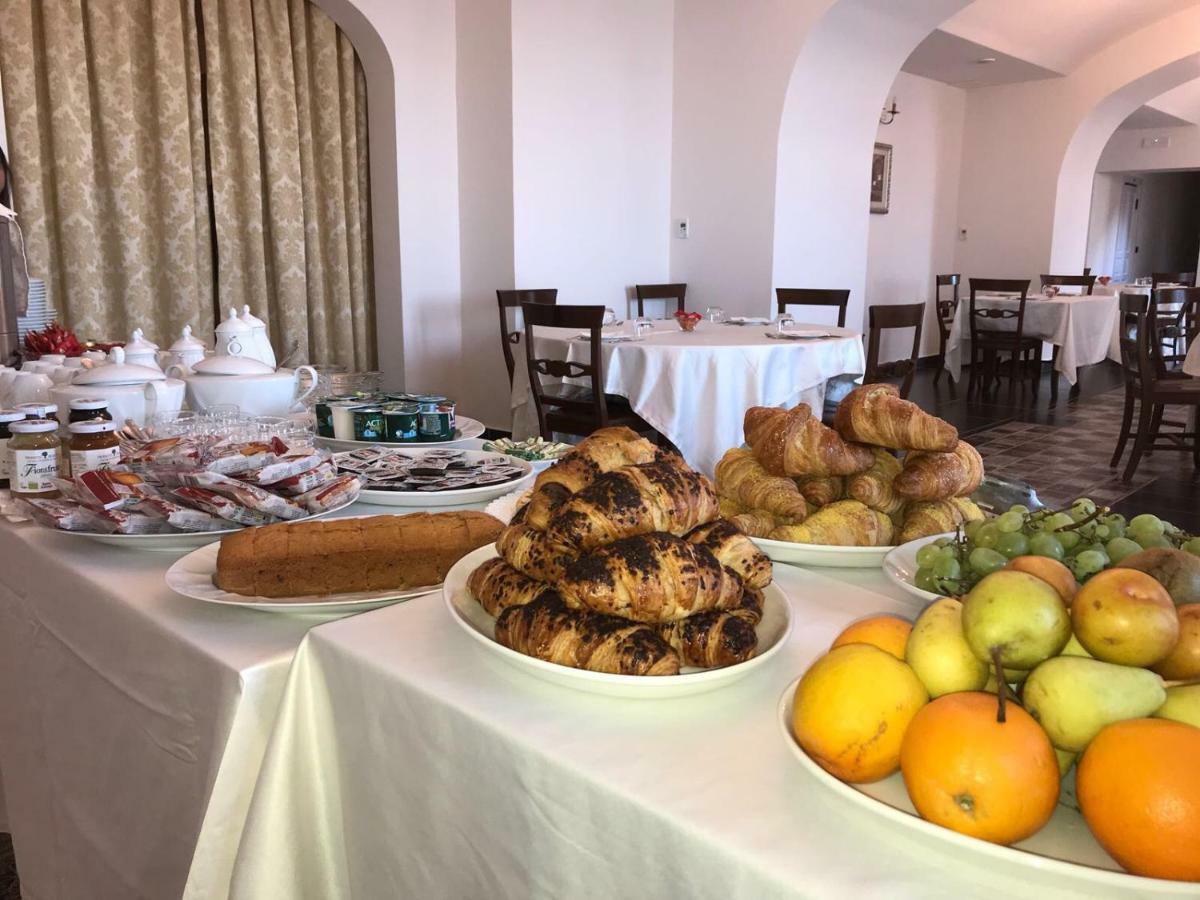 Palazzo Cestari Hotel Montesano sulla Marcellana Exteriör bild